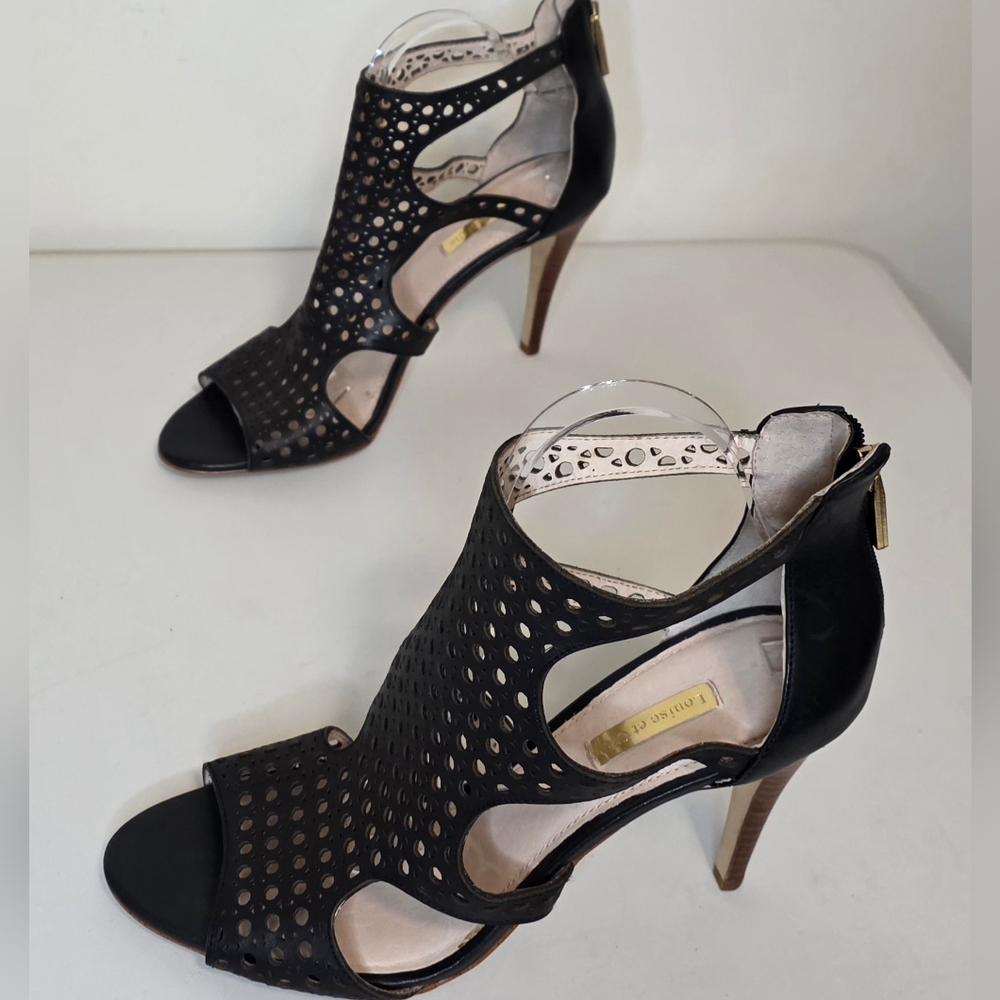 Louise et Cie Winnie 2 Perforated Leather Pump - New with‎ Tags